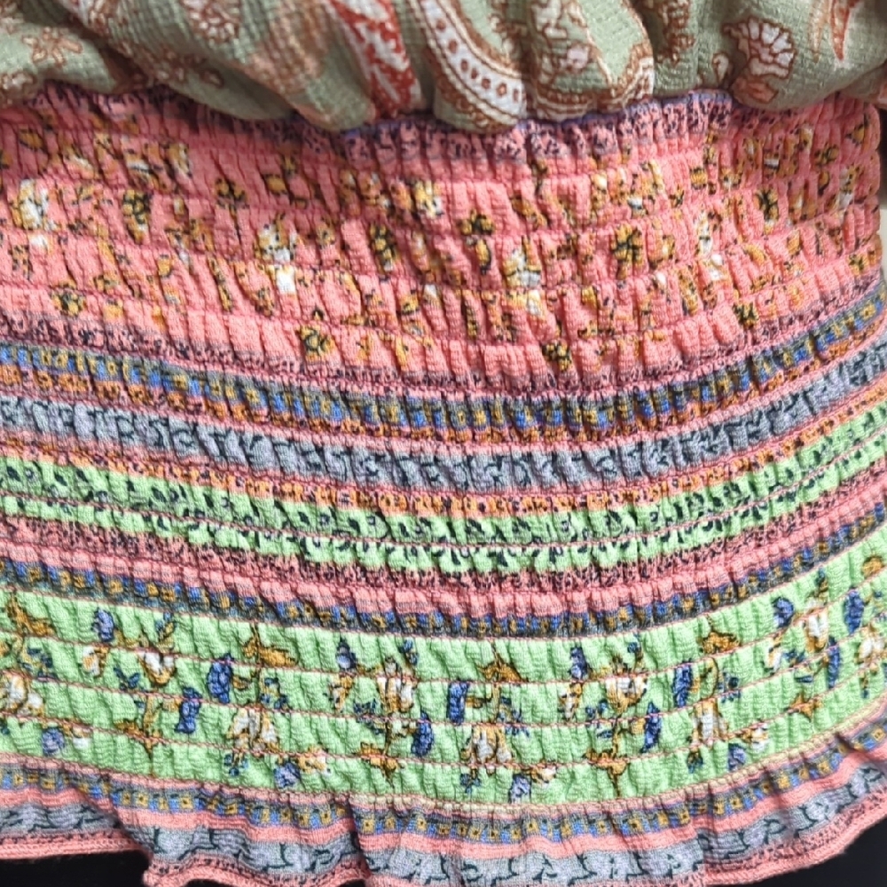 MELLODAY Relaxed Green and Pink Short Sleeve Blouse - Picture 5 of 9